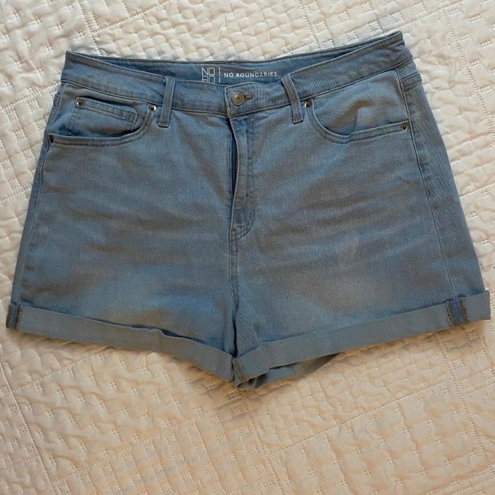 Women's cuffed shorts size 17JR